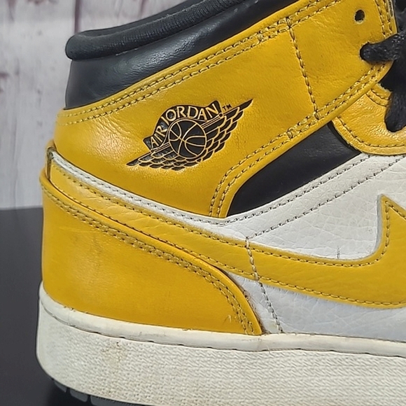 Nike Air Jordan 1 Mid US University Gold Yellow Shoes 554724-170 Youth 7/ W 8 - Picture 5 of 17